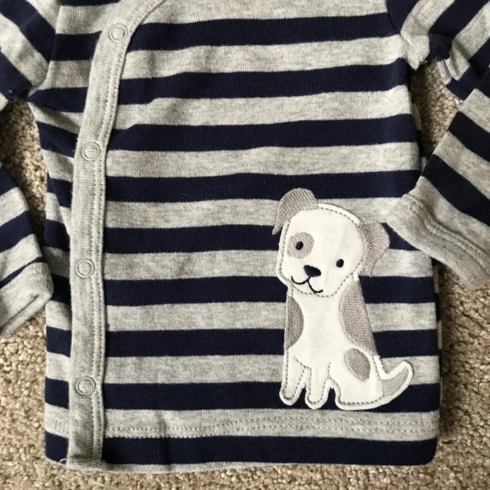 🍓5/$5!! NWOT Cute Doggie Snap Down Shirt